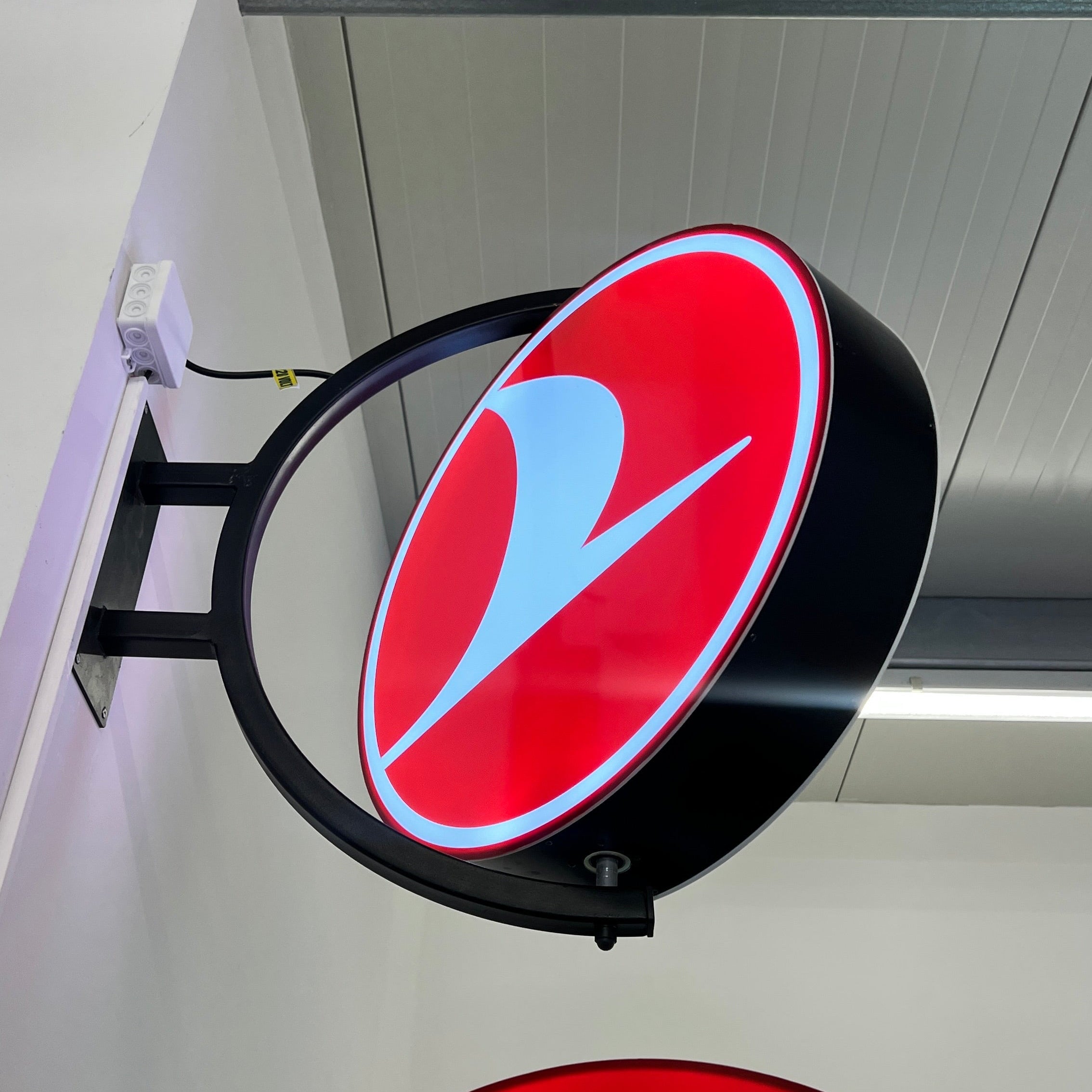 Nasenschild 60x60 cm leuchtkasten drehend 360 grad